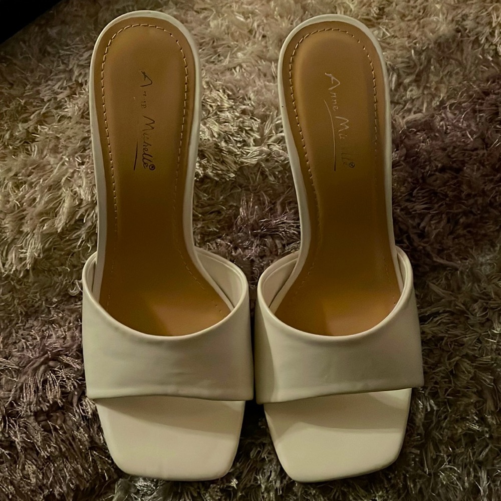 Anne Michelle heels